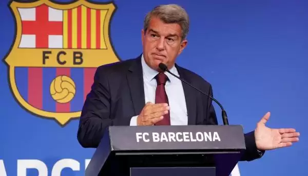 جماهير برشلونة تهاجم خوان لابورتا: كاذب