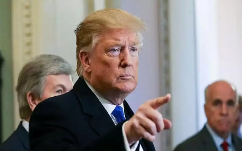 ترامب يدعو بايدن للاستقالة