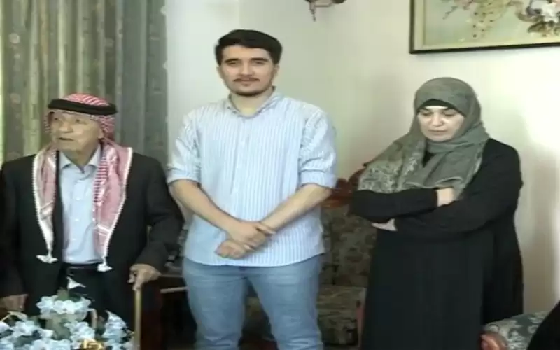 الطالب الهياجنة الحاصل على 99.5 ..