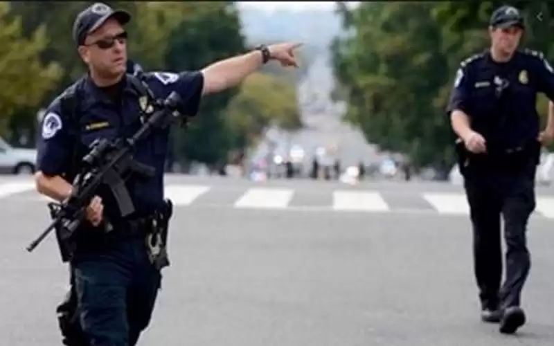 عامل مصنع يقتل امرأتين في الولايات