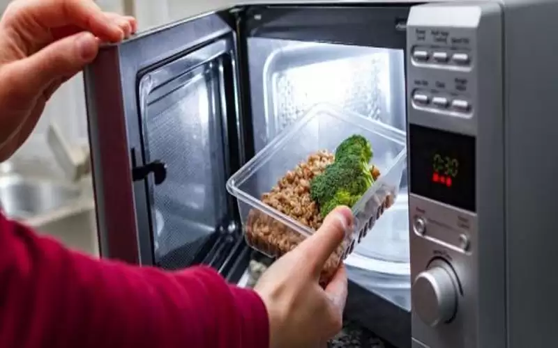 احذر.. أضرار الميكرويف الخطيرة على صحة