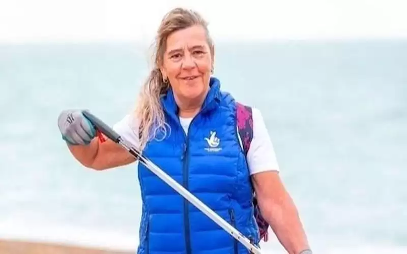 تستمر في جمع القمامة رغم أنها