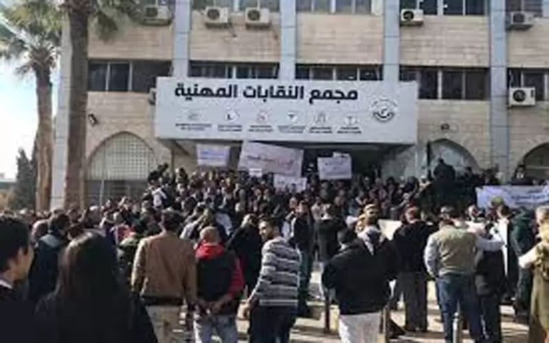 الحكومة لم ترد على تساؤلات النقابات