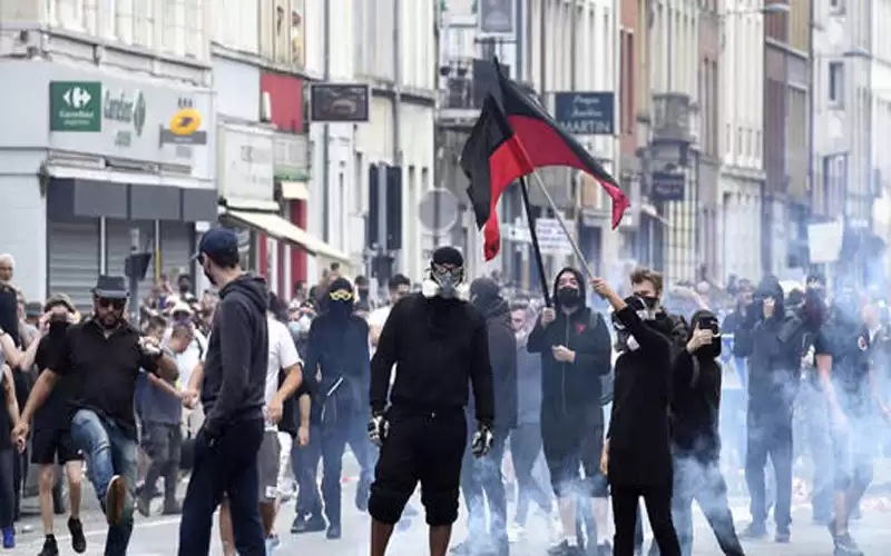 احتجاجات ضد قيود كورونا في فرنسا