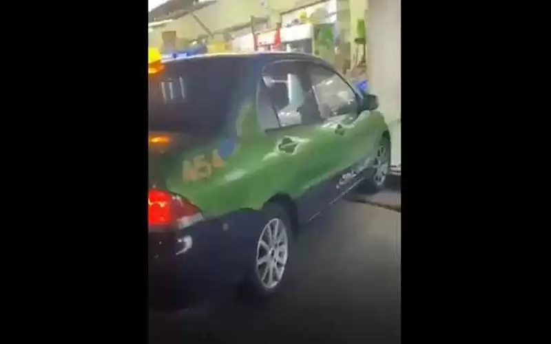 توقيف سائق تاكسي شغل فيديو غير