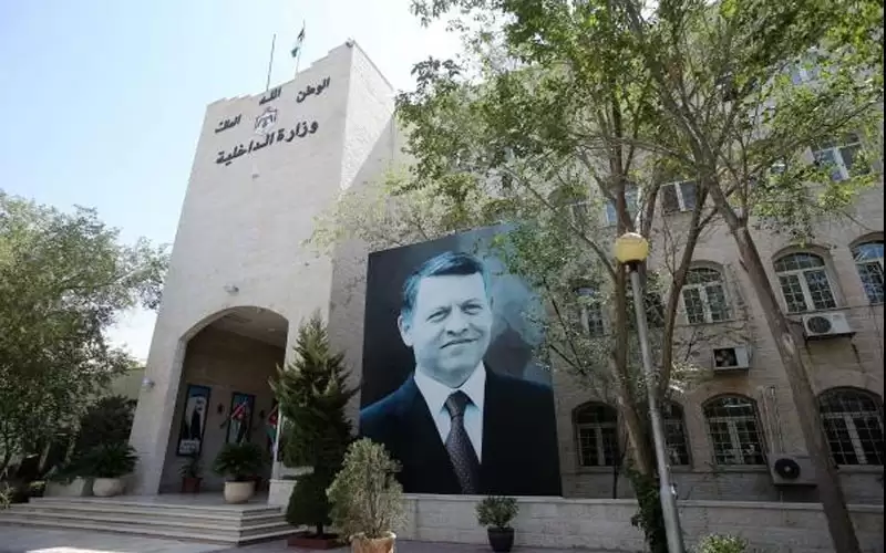 إحالة محافظين إلى التقاعد وترفيع اخرين