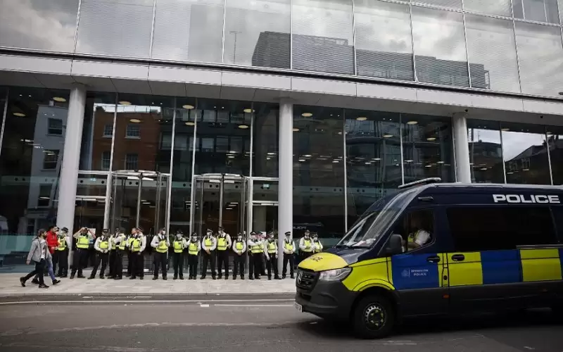 متظاهرون مناهضون لتلقي اللقاح يستهدفون محطات