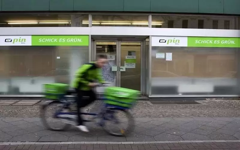 وزير أفغاني سابق يعمل موزع طعام