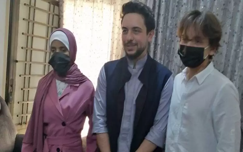 ولي العهد والأمير هاشم يزوران الطالبة