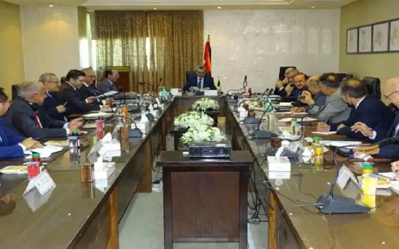 أبو قديس يناقش مع رؤساء جامعات