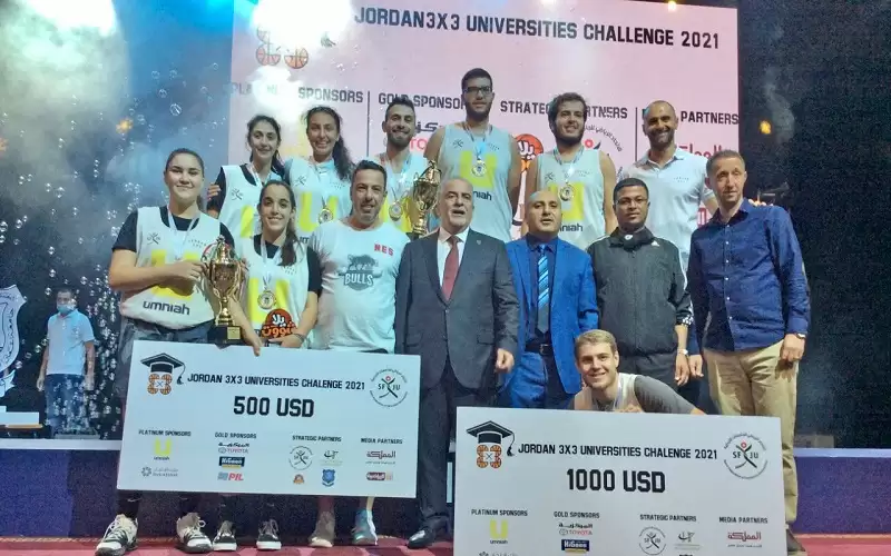 فريقا جامعة الأميرة سمية للتكنولوجيا للطلاب