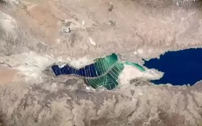 الفرنسي بيسكيه يلتقط صورا للبحر الميت