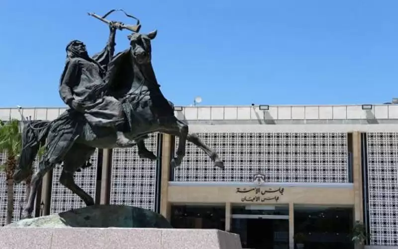 الأعيان يقر معدل الكسب غير المشروع