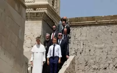 ماكرون يزور الموصل ويلتقي رجال دين