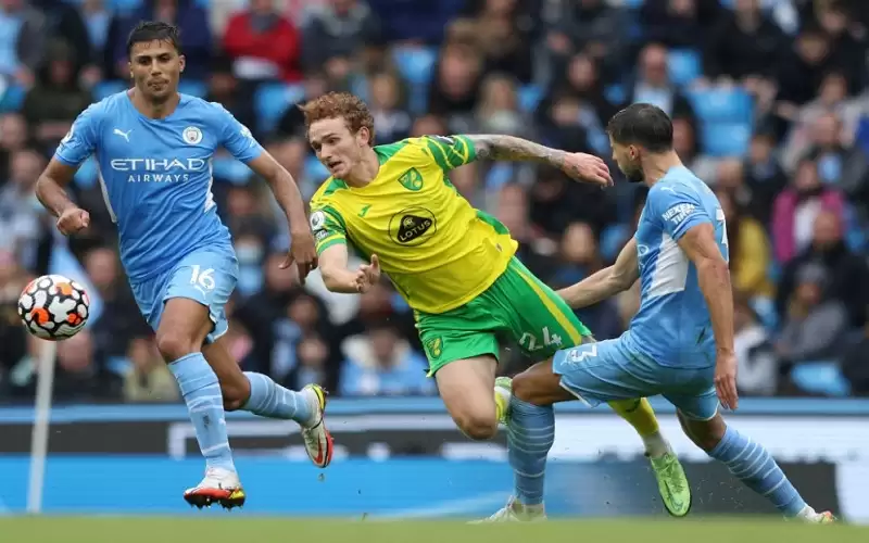 مانشستر سيتي يمدد تعاقده مع مدافعه