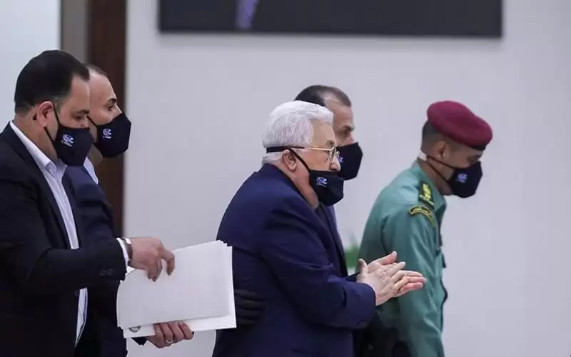 عباس إلى القاهرة على متن طائرة