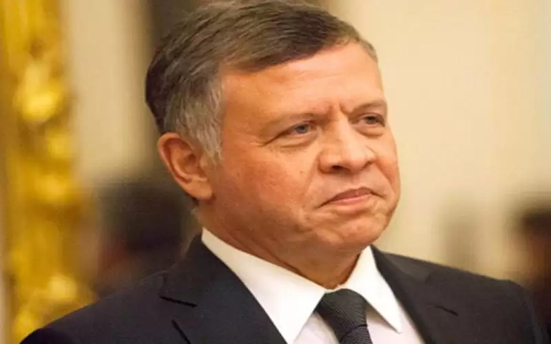 الملك يغادر ارض الموطن متوجها إلى