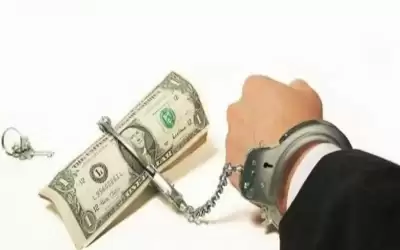 الحجز على أموال 3 أشخاص يملكون