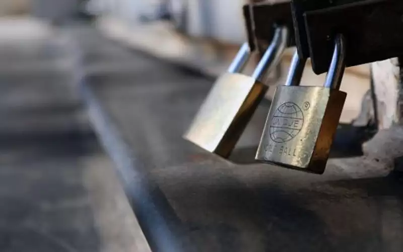 إغلاق مقهيين في عمان أسبوعا لعدم
