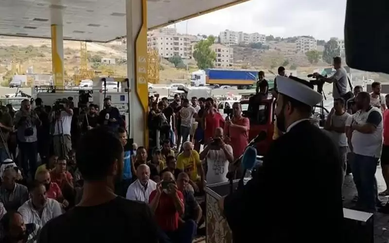 لبنان شيخ يؤم صلاة الجمعة في