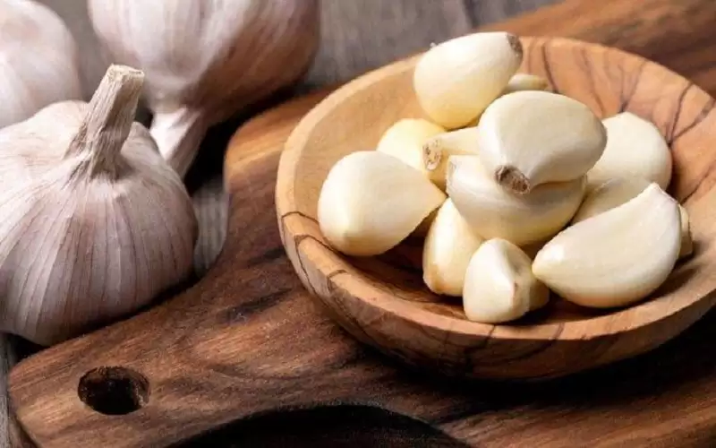 ماذا يحدث لجسمك عند تناول الثوم