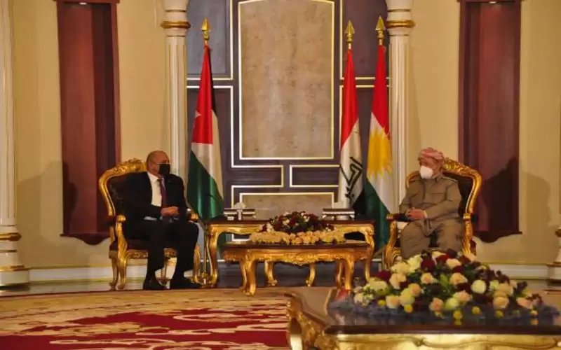 مسعود بارزاني يستقبل العودات والوفد النيابي