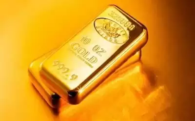 الذهب ينخفض بفعل متانة الدولار وارتفاع