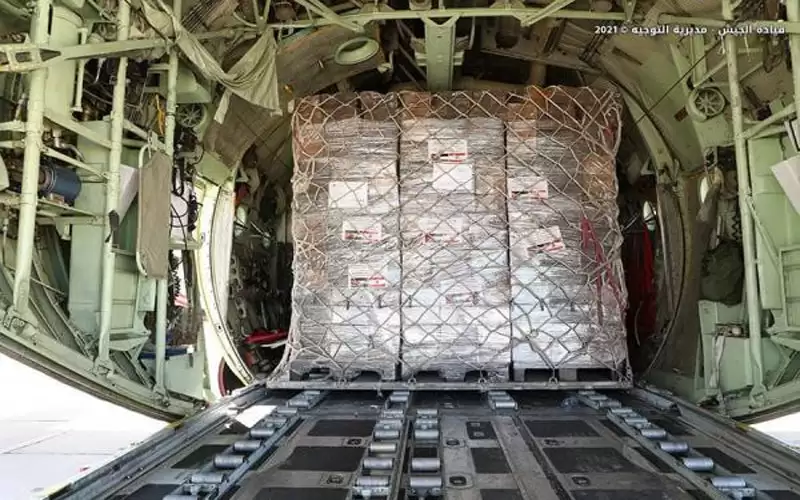 لبنان يتسلم 10 أطنان مواد غذائية