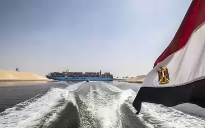 قناة السويس تصدر بيانا بعد جنوح