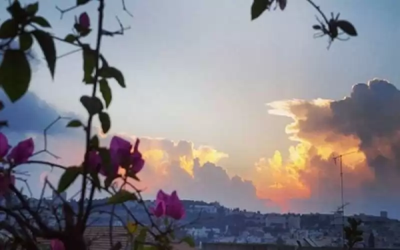 غيوم وكتلة هوائية خريفية واحتمالية هطول