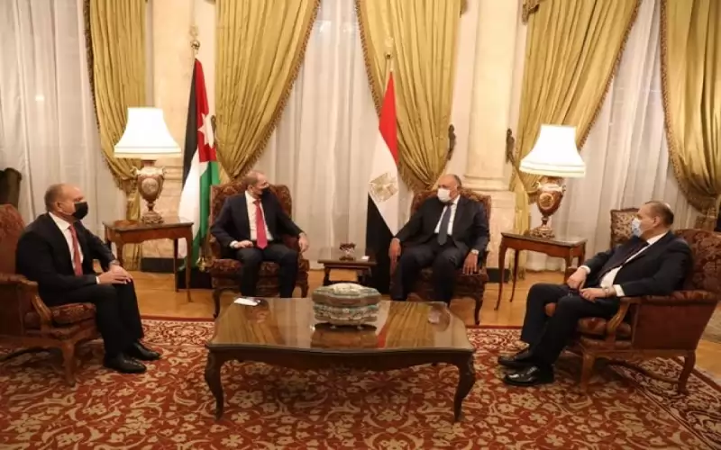 وزير الخارجية يجري لقاءات مع وزراء