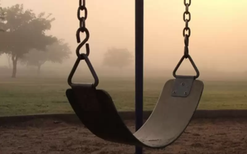 وفاة طفل اختناقا بحبل أرجوحة في