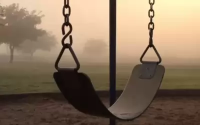 وفاة طفل اختناقا بحبل أرجوحة في