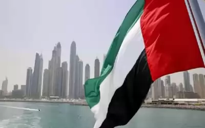 الإمارات تسمح بعودة المقيمين الملقحين من