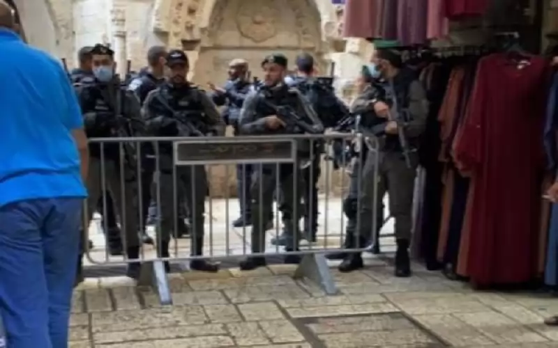 الاحتلال يطلق النار باتجاه شاب عند