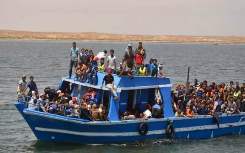 تونس .. إنقاذ 100 مهاجر في