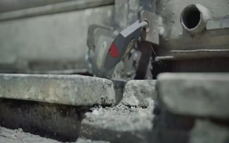 إغلاق مؤسستين تجاريتين لمخالفتهما أوامر الدفاع