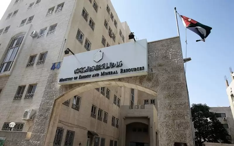 الحكومة تشكل لجنة لمراجعة اتفاقيات الطاقة