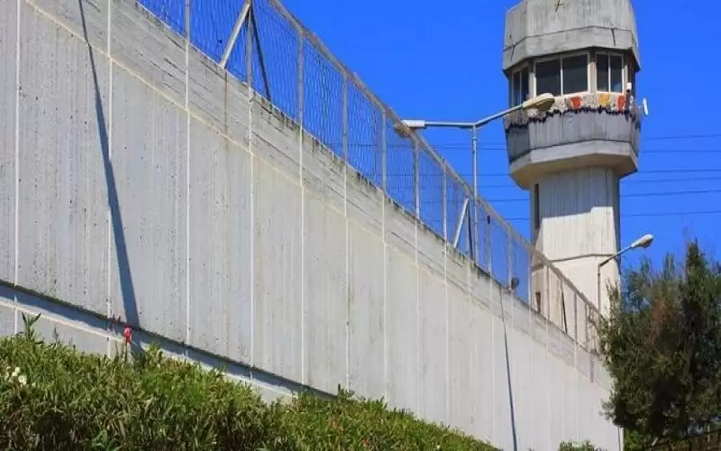 6 أسرى فلسطينيين مضربون عن الطعام