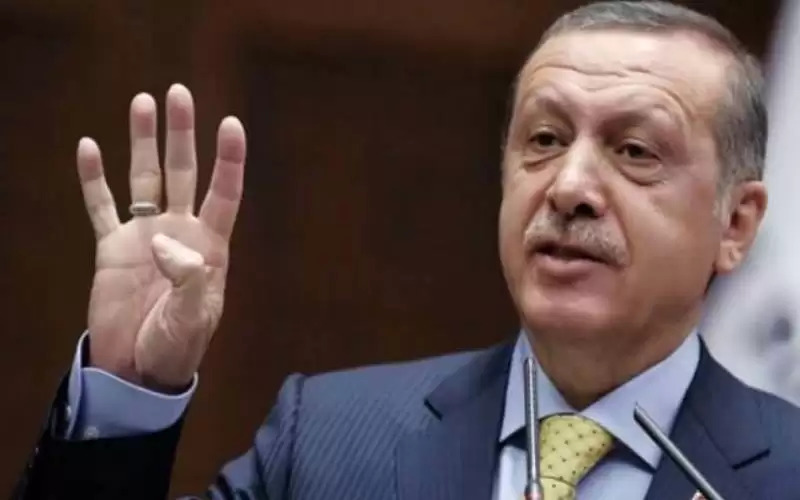 أردوغان يتخلى عن شعار رابعة