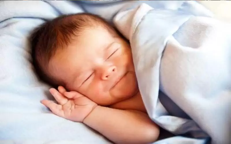 لماذا نردد الأذان في أذن المولود؟