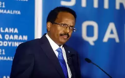 الرئيس الصومالي يسحب الصلاحيات التنفيذية من