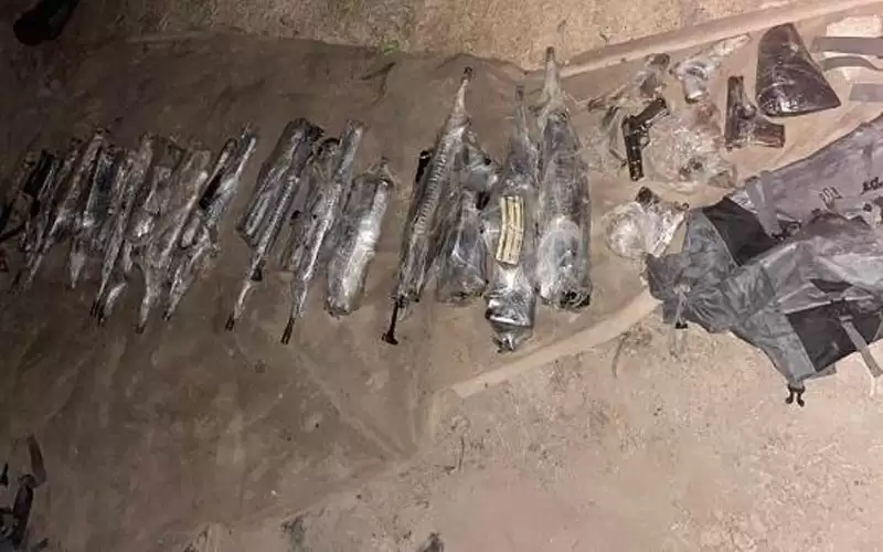 الاحتلال يحبط تهريب أسلحة في منطقة