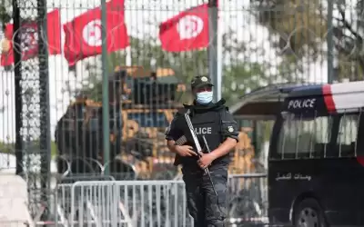 تونسيون يحتجون على إحكام قبضة الرئيس