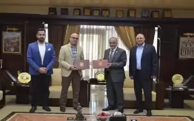 تعاون علمي بين عمان الأهلية وجامعة