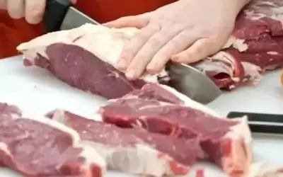 هل يجب غسل اللحوم النيئة؟ وهل