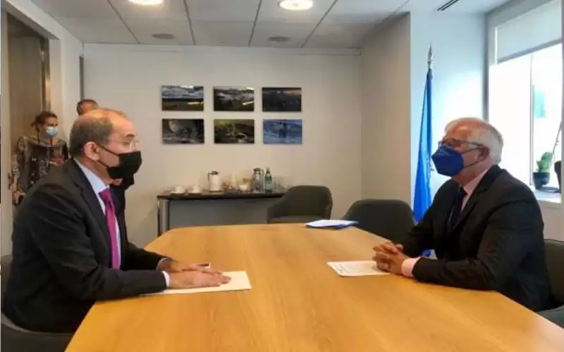 الصفدي يبحث الشراكة والبرامج بين الأردن