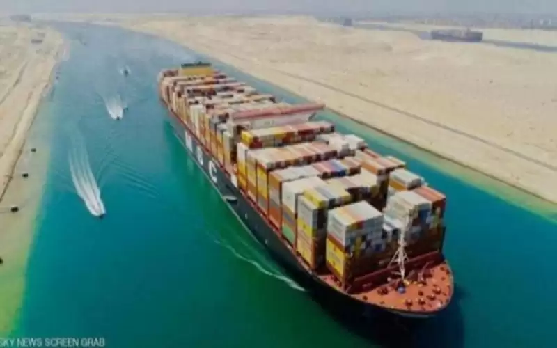 قناة السويس تكشف عن إيراداتها منذ