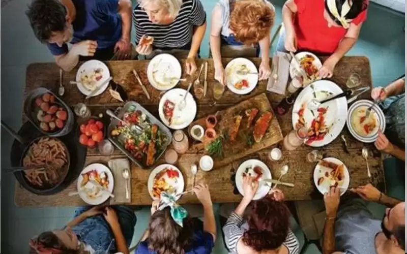 لا تضع الشوكة بالفم في تايلاند