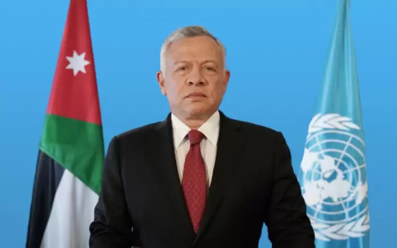 الملك يدعو إلى العمل المشترك في
